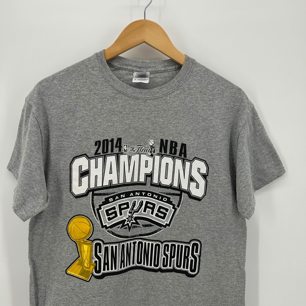 San Antonio Spurs 2014 NBA Champions T-Shirt Gray Mens Medium Roster Graphic Tee